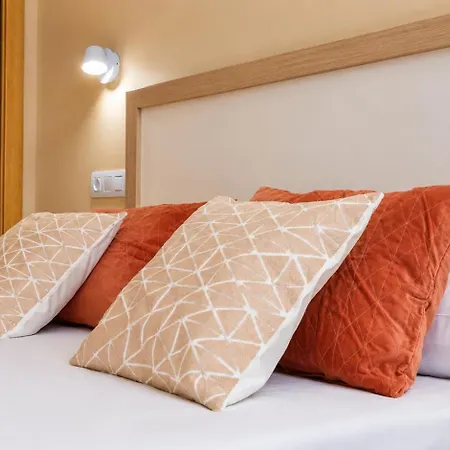 Hotel Nuvi Mercado 3*