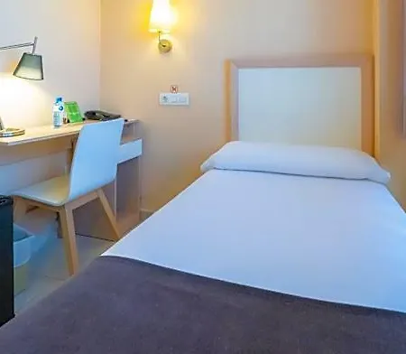 Nuvi Mercado ホテル 3*